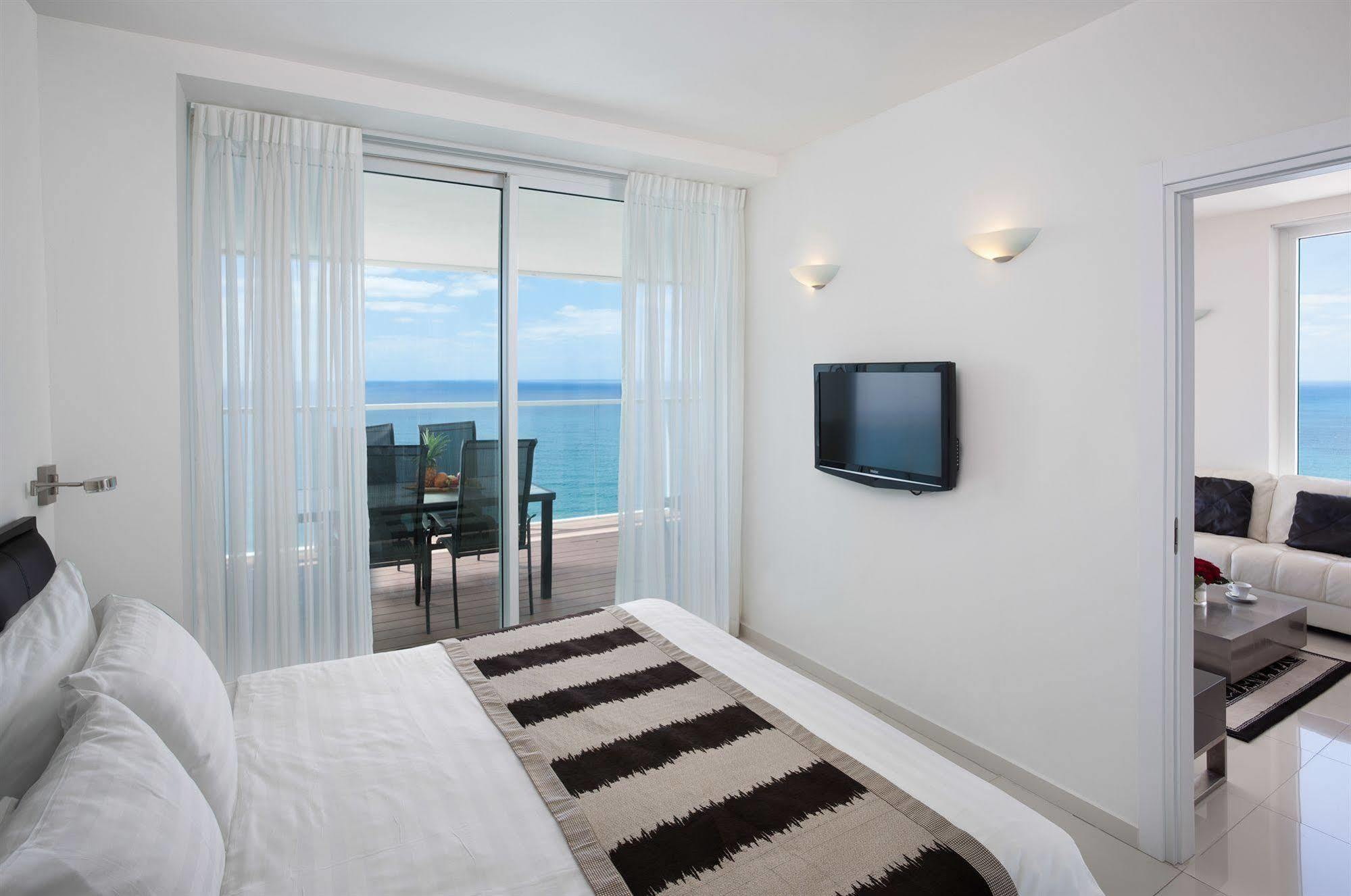 Island Luxurious Suites Hotel And Spa Netanja Exteriér fotografie